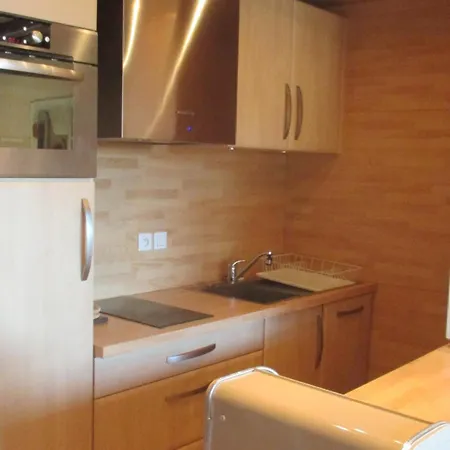 5 Pers Avec Balcon Et Garage A Super Besse, Wi-fi Gratuit - Fr-1-814-43 *