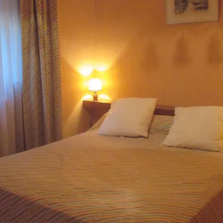 5 Pers Avec Balcon Et Garage A Super Besse, Wi-fi Gratuit - Fr-1-814-43 Lägenhet